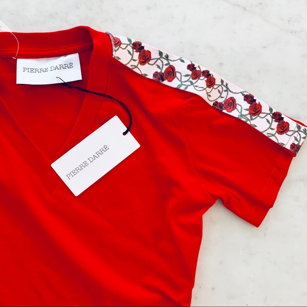 🆕PIERRE DARRÉ Floral Roses Red V-Neck T-Shirt - S